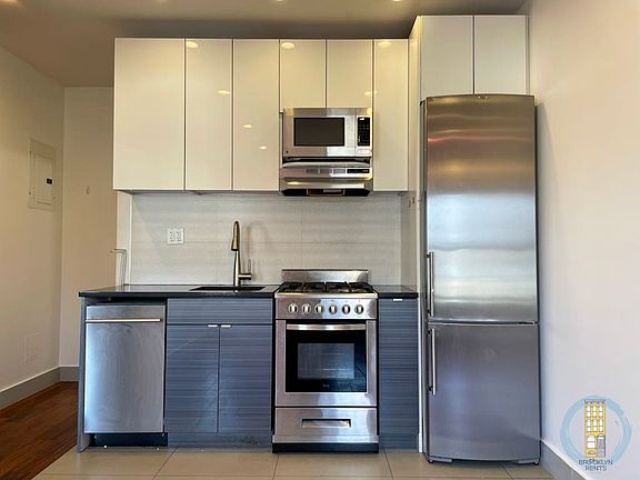 4th image of 21 Herkimer St #3FF