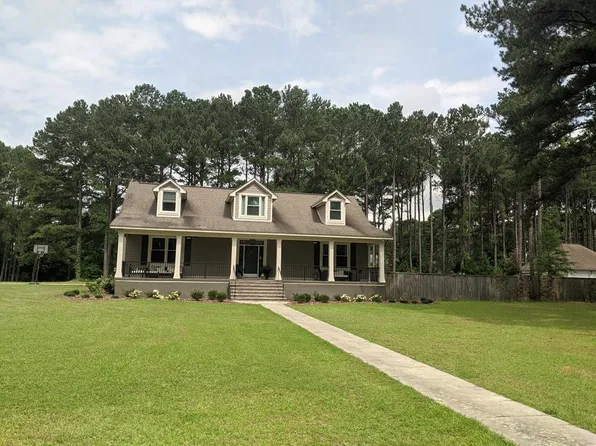 5 Ridgewood Dr, Tifton, GA 31793