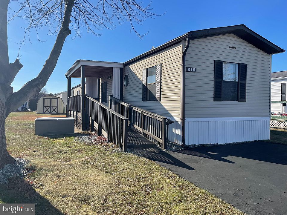 1st image of 819 Samantha Cir #321