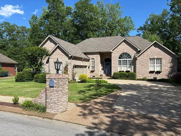 5004 Creekside Preserve Dr, Hixson, TN 37343