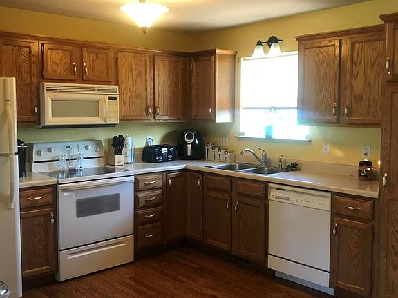 2nd image of 3919 Scarborough Way