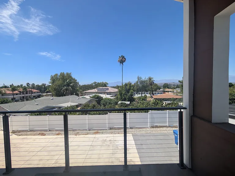2464 Desire Ave — Photo 9