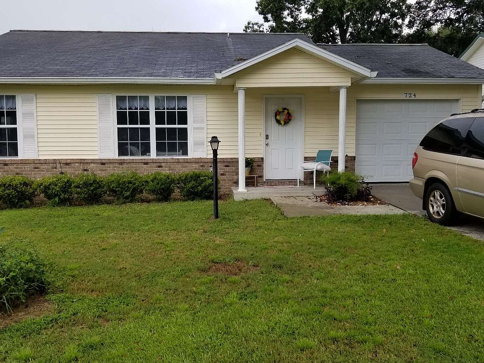 1st image of 724 SE Rosewood Cir