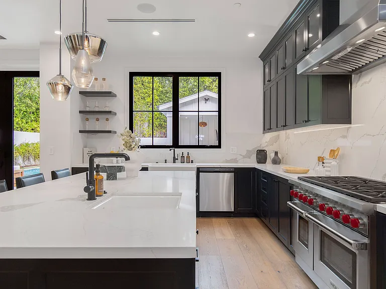 1716 Courtney Ave — Photo 11
