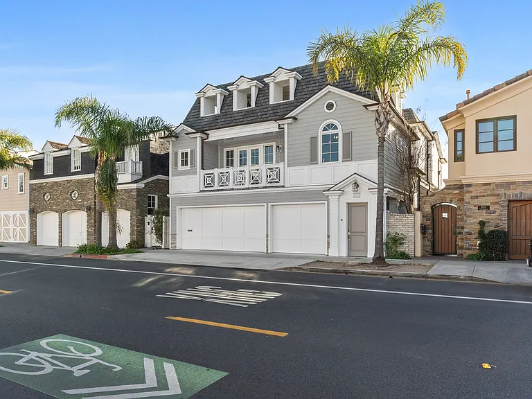 1215 E Balboa Blvd — Photo 59