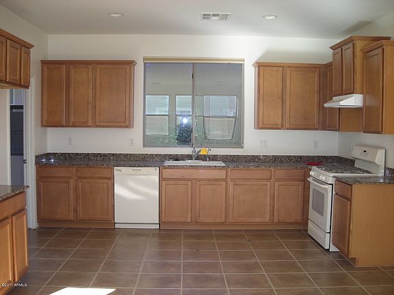 3rd image of 21116 W SYCAMORE Street