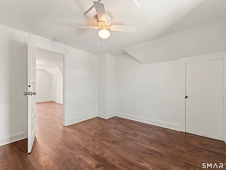 318 Suburban Ave — Photo 26