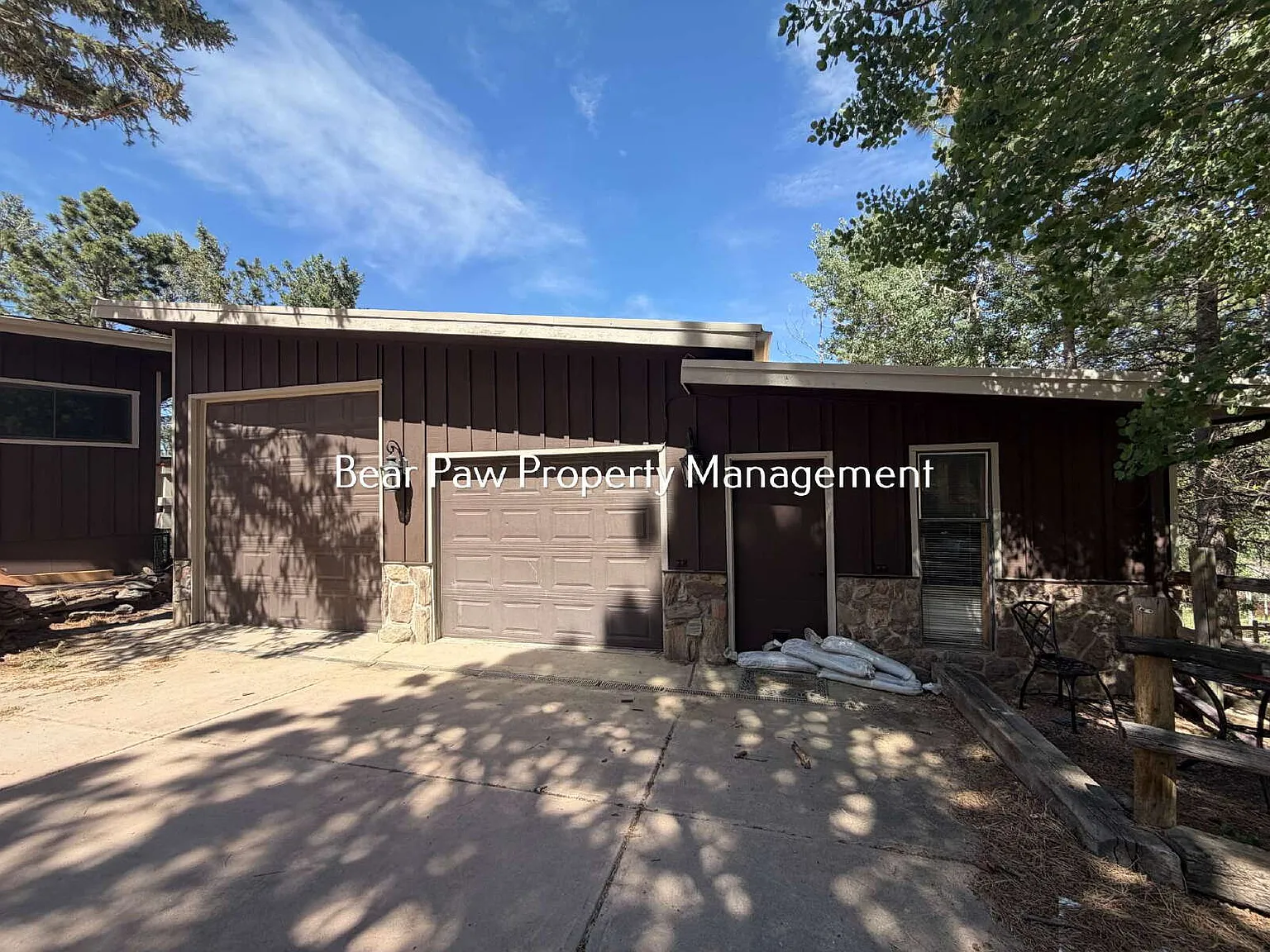 3 bed, 2.0 bath, 2400 sqft, $3,000 — Photo 2