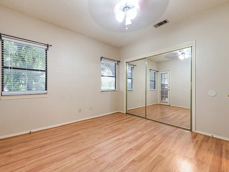 706 W 22nd St #202 — Photo 17