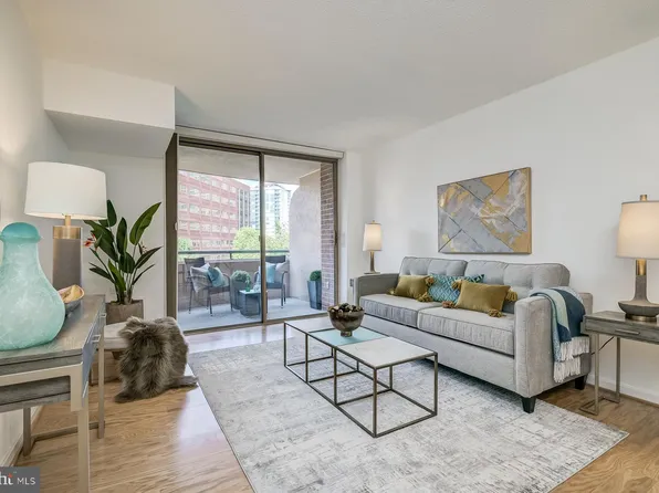4808 Moorland Ln APT 403, Bethesda, MD 20814