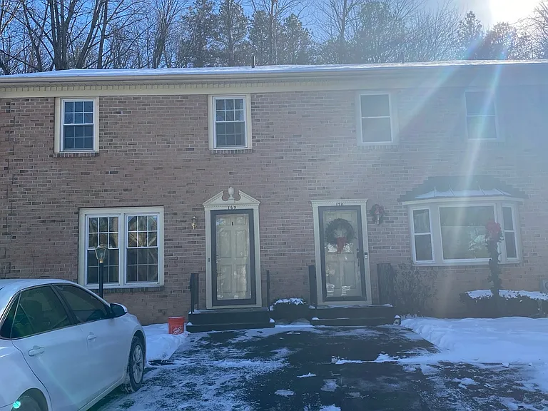 169 Williamsburg Ct — Photo 2