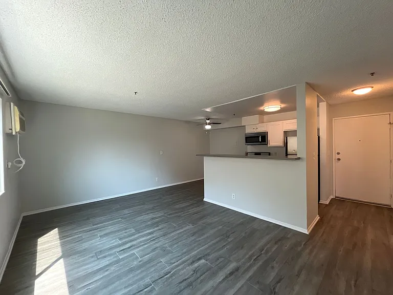 700 S. Berendo Ave — Photo 44