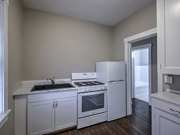 606 S 32nd Ave — Photo 24