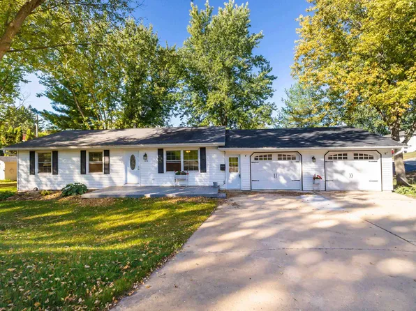 1216 Division St, Darlington, WI 53530