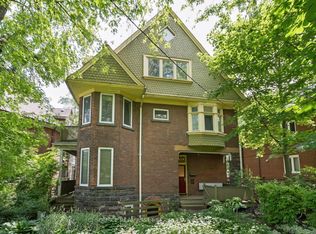 2 Bellwoods Park #4, Toronto, ON M6J 1S4