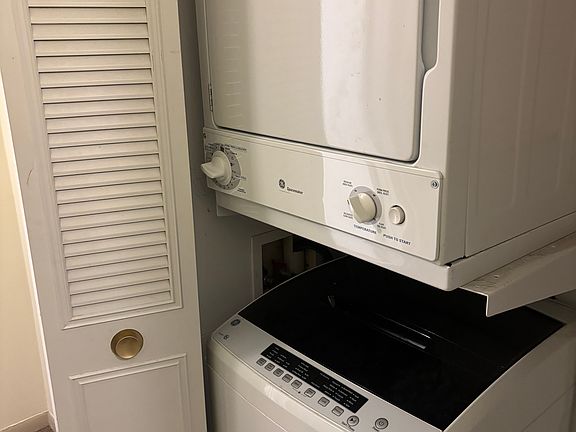5th image of 474 Fox Hills Dr N APT 4