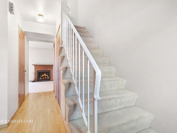 3rd image of 2442 Devonshire Ct #2442