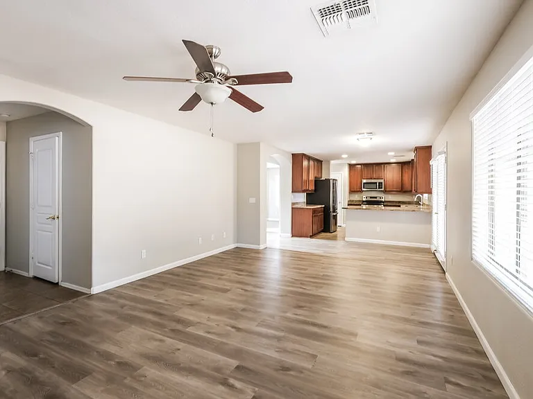 6830 S 44th Ln — Photo 7
