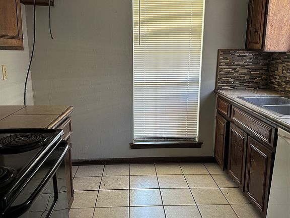 3rd image of 2609 Sheffield Ct