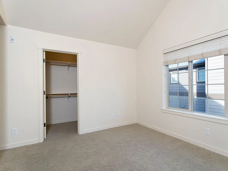 7894 NE Miriam Way — Photo 14