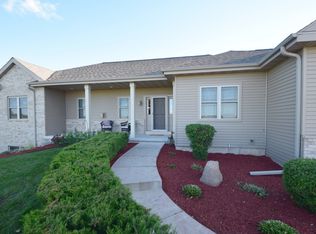 3325 Field View Ln, Cottage Grove, WI 53527