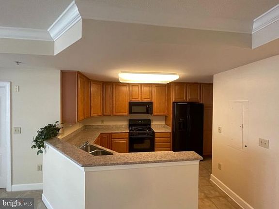 3rd image of 502 W Broad St APT 202