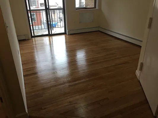 Rented by Metroline Realty | media 6