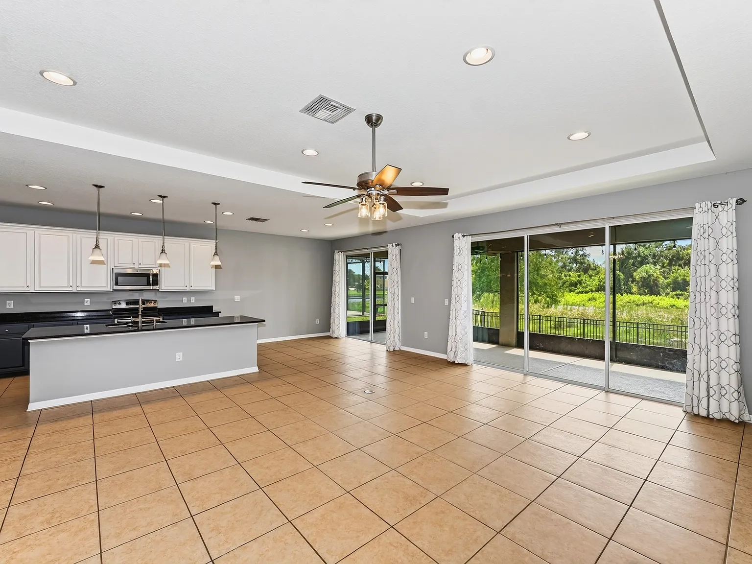 4 bed, 2.5 bath, 2449 sqft, $2,800 — Photo 3