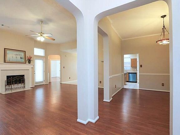 3rd image of 834 Featherbrook Ct