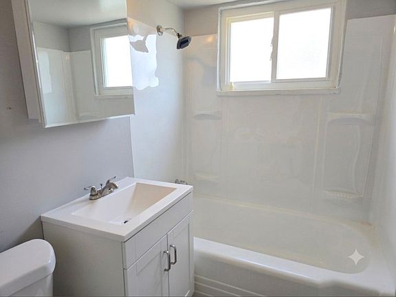 5th image of 1906 Elsmere Ave APT 2