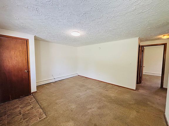 3rd image of 208 Broce Dr Unit 4