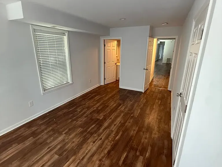 402 Broadway — Photo 14