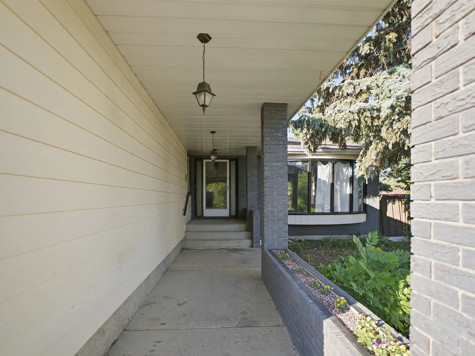 6 bed, 4.0 bath, 2314 sqft, $2,800 — Photo 3