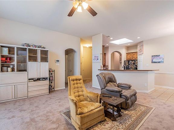 3rd image of 2025 Gardenridge Dr