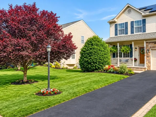 243 Maple Dr, Hanover, PA 17331