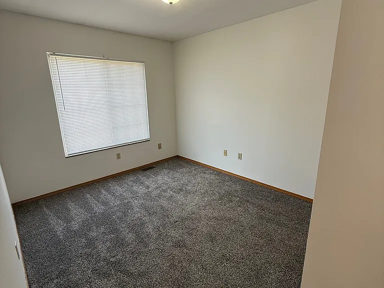 1297 Red Pine Way — Photo 5