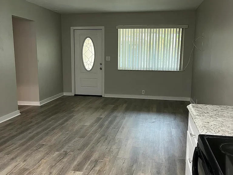 4250 NW 21st Ave — Photo 6