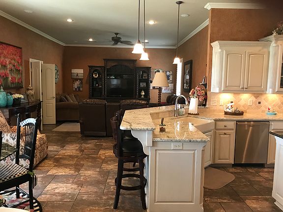 4th image of 3000 Sweetgum Ln