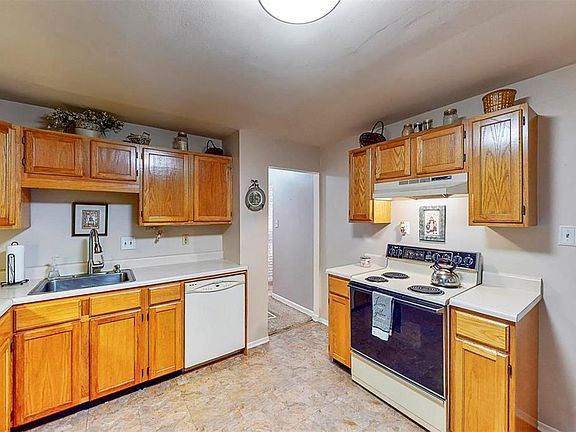 3rd image of 1220 Saint Richard Dr