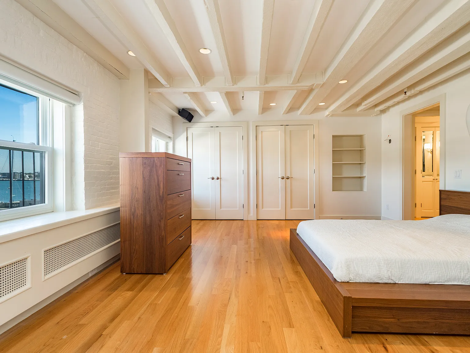 1 bed, 889 sqft, $3,300 — Photo 4