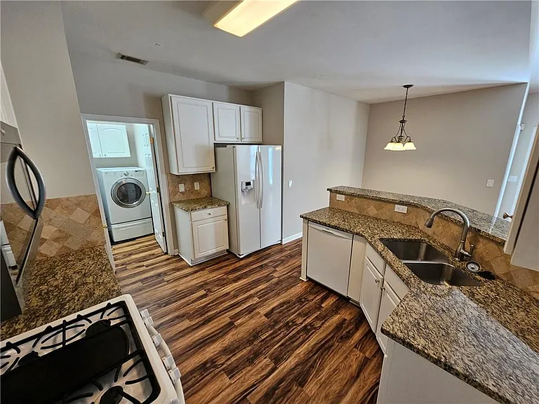 1550 Argonne Ln — Photo 4