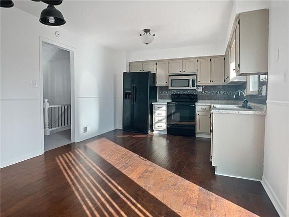 4th image of 1101 W Elm Ter