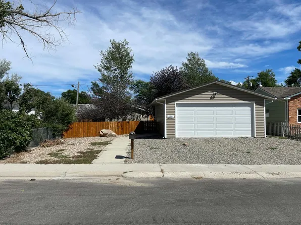 613 S 8th St, Douglas, WY 82633