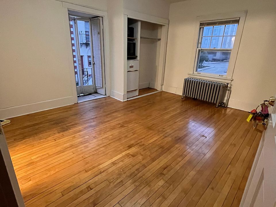 1st image of 240 W Lakelawn Pl #10718823