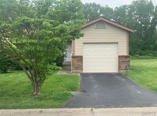 935 Amaral Cir, Saint Louis, MO 63137