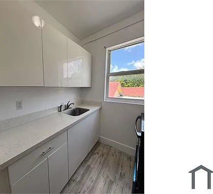 1051 NW 2nd St #8 — Photo 9