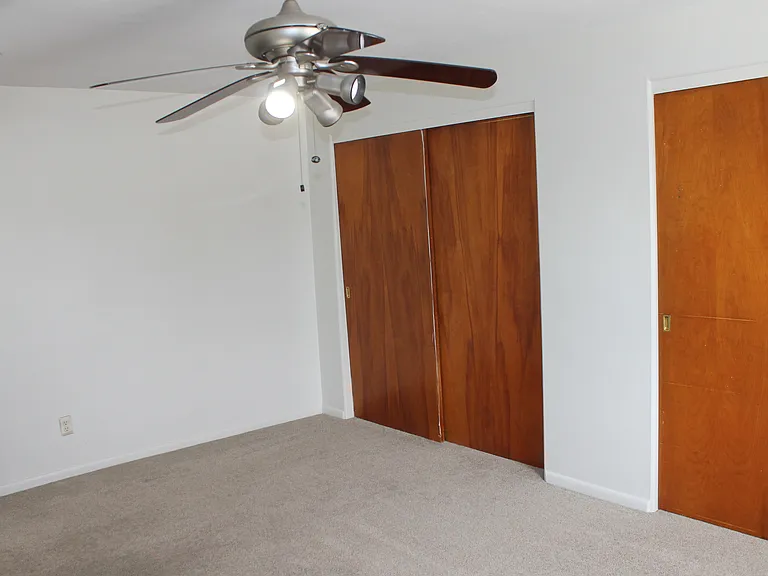 715 E State St #204 — Photo 15