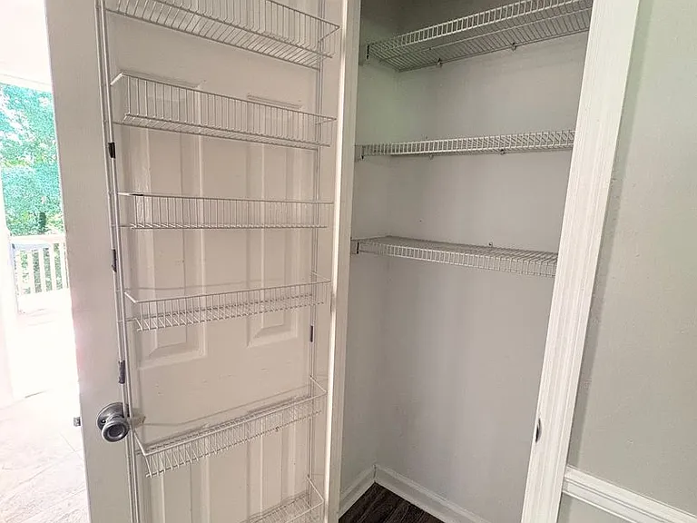 901 Locke Dr — Photo 21