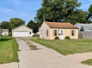 2413 48th St, Moline, IL 61265