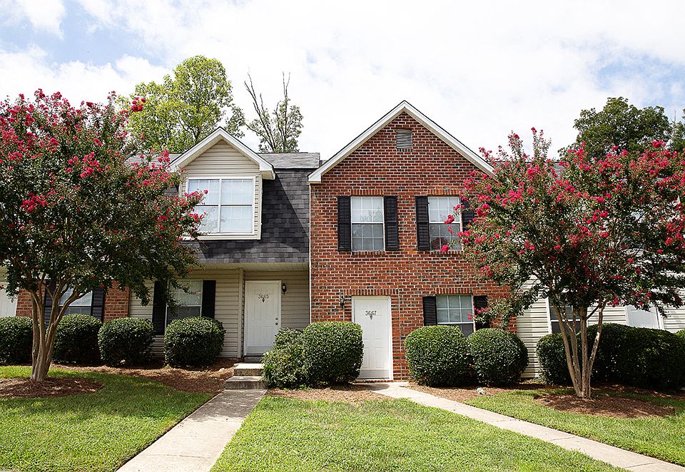 Laurel Bluff - Exterior Townhomes
